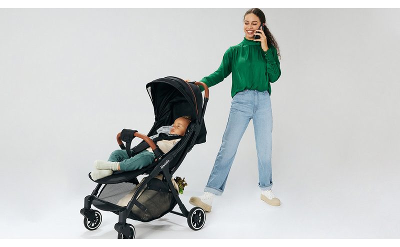 Carucior sport Lionelo Julie One 0-22 kg pliere compacta pentru avion negruauriu